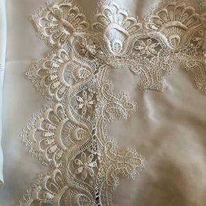 Vintage New Off White lace Trim Banquet Tablecloth Oblong 53” x112”